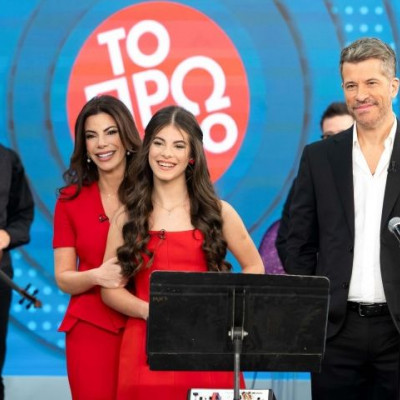 Λιόνα Βαρθακούρη: Η 13χρονη εγγονή του Γιάννη Πάριου τραγούδησε και συγκίνησε τον παππού της