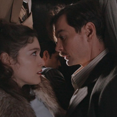 Το φιλί Κουκουράκη - Χάσκα που ήδη έγινε viral: Οι 3 σκηνές του Grand Hotel στο 1ο τρέιλερ του 2026