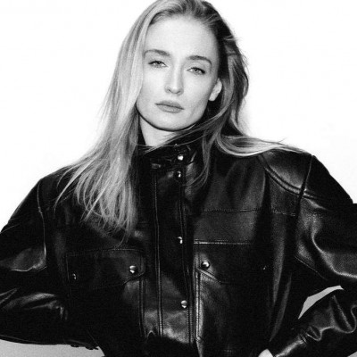 «Θέλω απλώς λίγη ηρεμία στα τριάντα μου», λέει η Sophie Turner και δηλώνει single