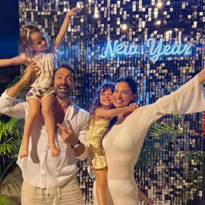 Μπόμπα - Τανιμανίδης: Το family trip στις Μαλδίβες και η αναπάντεχη ευχή από την Φιλίππα για το 2026