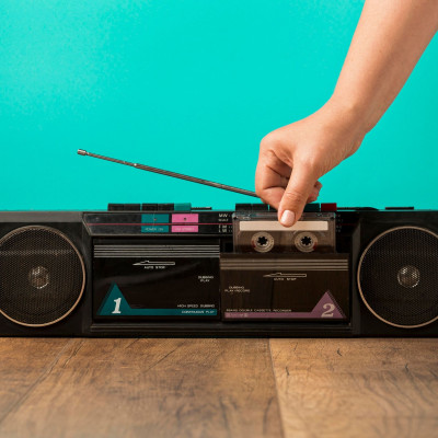 Η δύναμη της επιστροφής: Γιατί τα τραγούδια και τα βιβλία που κάποτε μάς στάθηκαν έχουν ακόμα νόημα