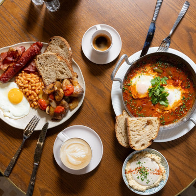 Τρεις νέες αφίξεις για burgers, all-day breakfast, brunch αλλά και βραδινές εξόδους στην πόλη