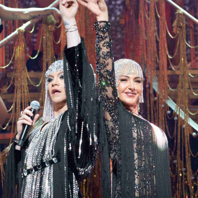 Θριαμβευτική πρεμιέρα για τον Τάκη Ζαχαράτο και την Έλενα Παπαρίζου στο NOX!