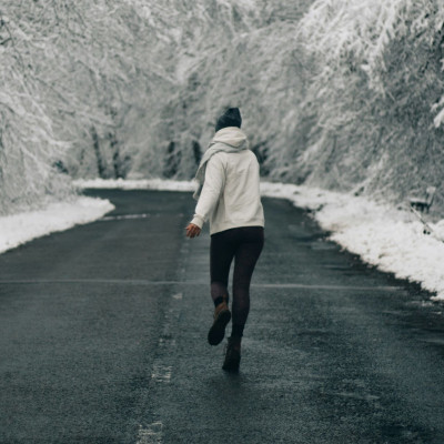 Τα οφέλη του τρεξίματος στο κρύο και πώς να το κάνεις με ασφάλεια