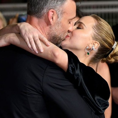 Η Jennifer Lawrence αποκαλύπτει τι κρατά «ζωντανό» τον γάμο της και δηλώνει μαμά πλήρους απασχόλησης