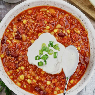 Η slow cooker φακή της Reese Witherspoon είναι ιδανική για τονχειμώνα αλλά θέλει αυτά τα toppings