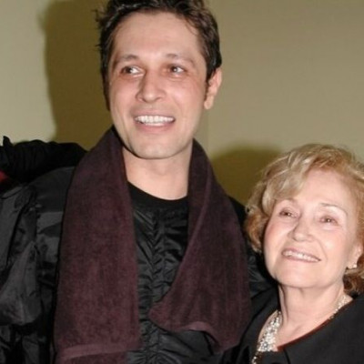 «Θα σε θυμάμαι, ο Μίλος σου»: Ο Αιμίλιος Χειλάκης αποχαιρέτησε τη μητέρα του που «έφυγε» από τη ζωή