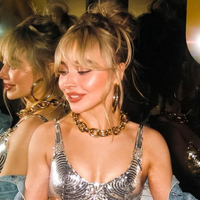 Θέλεις αφέλειες αλλά χωρίς να κόψεις τα μαλλιά; Τα «shattered fringe» είναι η ιδανική τάση