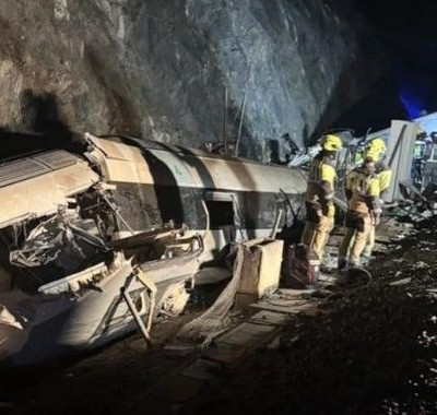 Στις ίδιες ράγες της αμέλειας: Η Ισπανία θρηνεί, η Ελλάδα θυμάται τα Τέμπη