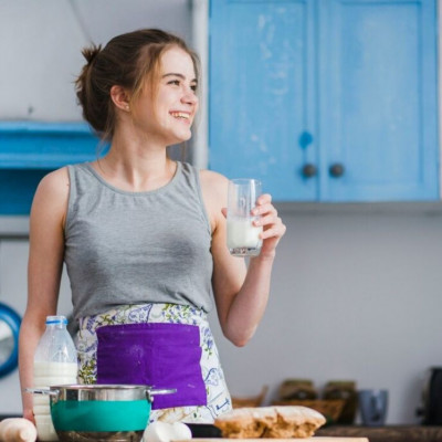 Είναι το γάλα βρώμης καλύτερο από το αγελαδινό; Τι λένε οι ειδικοί στη διατροφή