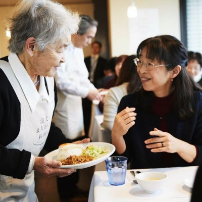 Το «Καφέ των Λανθασμένων Παραγγελιών» στο Τόκιο: Εκεί που η τελειότητα υποκλίνεται στην ανθρωπιά