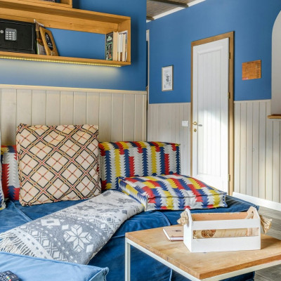 Όταν το μπλε γίνεται τάση: η χρωματική επιστροφή του χειμώνα