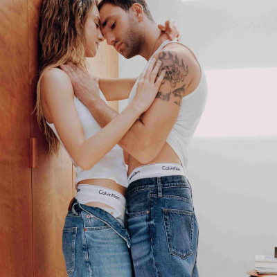 «Our Calvins» : Μια καμπάνια Αγίου Βαλεντίνου με πρωταγωνιστές τους ηθοποιούς από το «Tell Me Lies»