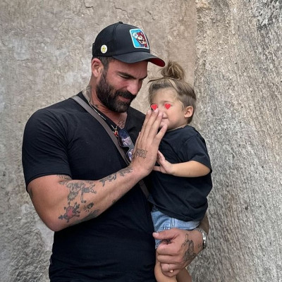 Για τον Αλεξάνδρου ο ρόλος του πατέρα δεν πρέπει να είναι «συνοδευτικός»: Η απόσταση με τον γιο του