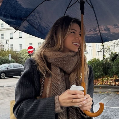 Βροχή & Μαλλιά: Να τα λούζουμε ή να τα αφήνουμε να στεγνώσουν μόνα τους;