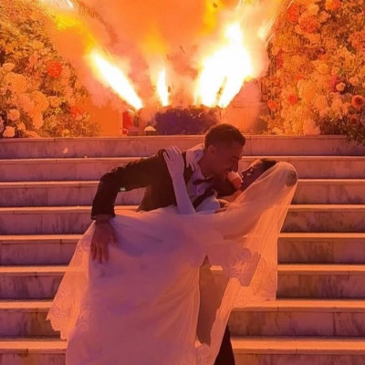 Ο γάμος Κατσούλη - Ρουμελιώτη τα είχε όλα: Τα 2 νυφικά, το σουτ της νύφης & το χορευτικό στον γαμπρό