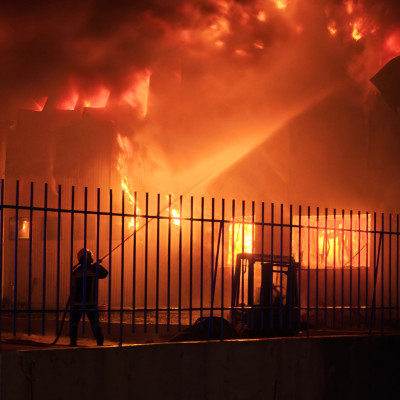 Βάρδια που δεν τελείωσε ποτέ: Εργαζόμενες έχασαν τη ζωή τους από τη φωτιά στο εργοστάσιο στα Τρίκαλα