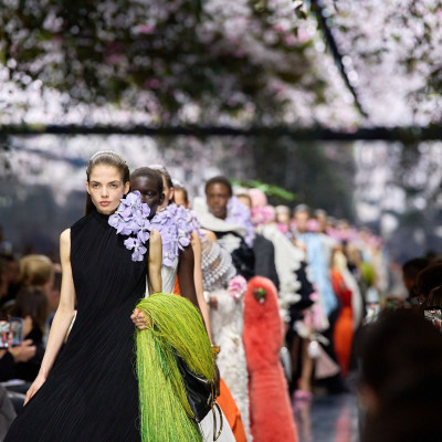 Dior Haute Couture SS26: Μια νέα οπτική για το παρόν μέσα από τη ματιά του Jonathan Anderson
