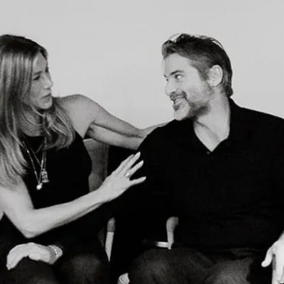 Ο Jim Curtis μίλησε πρώτη φορά για τη σχέση του με την Aniston και όχι, δεν ήταν αμέσως ζευγάρι