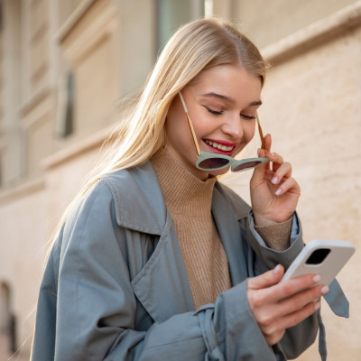 Γιατί το να ρωτάς την τεχνητή νοημοσύνη σε κάνει να νιώθεις τόσο ανακουφισμένη