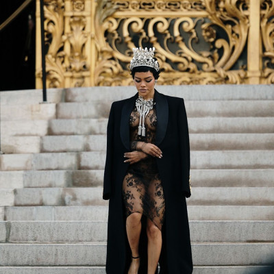 Schiaparelli Haute Couture: Όλες οι λεπτομέρειες της υψηλής ραπτικής, μέσα και έξω από το show