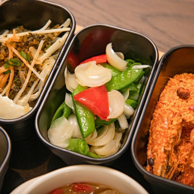 Από τα baby hotels στα πιάτα υψηλής διατροφικής αξίας: πλέον η Ιαπωνία μεγαλώνει παιδιά με φροντίδα