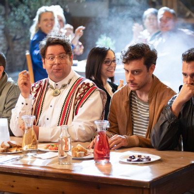 Το Γιατί ρε πατέρα πάει Νetflix ενώ νέοι έρωτες δυσκολεύουν και τους 3 κληρονόμους