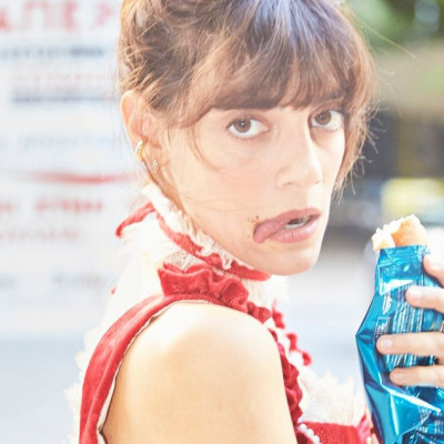 ΜΑΡΙ ΑΝΤΟΥΑΝΕΤ - Savon Original: Η Ασφυξία Του Πούπουλου Όταν Πέφτει