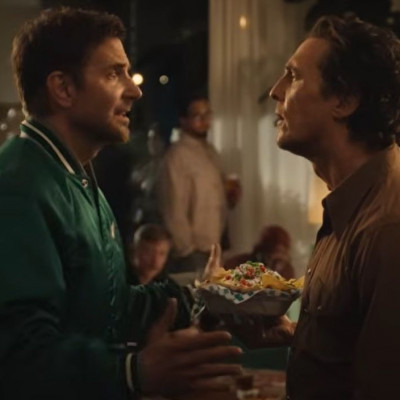 Μήπως το Super Bowl υπάρχει μόνο για να τρώμε; Ο McConaughey επιστρέφει με μια hot θεωρία συνωμοσίας