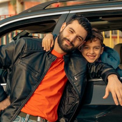 Μπαμπά σ' αγαπώ, η πρεμιέρα: Το κοινό λάτρεψε Μηλιώνη, Ροΐλό, Βαλάσογλου & τα 5χρονα παιδιά τους