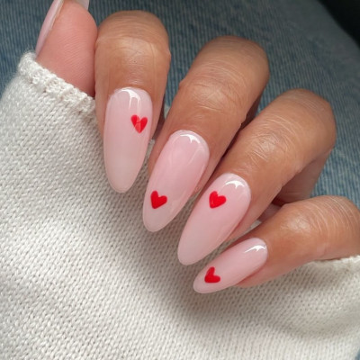 Valentine’s manicure: Αυτά τα σχέδια θα τα «λατρέψεις» με την πρώτη ματιά