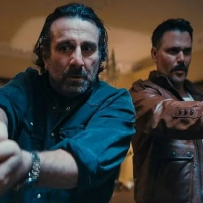 Γιατί ρε πατέρα; Τα πλάνα της επιστροφής του Ηλία Βαλάση είναι το καλύτερο plot twist της σειράς