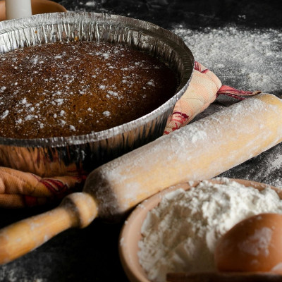 6 τρόφιμα που δεν πρέπει ποτέ να μαγειρεύεις σε ταψί αλουμινίου