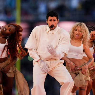 Το Super Bowl που έγινε «Benito Bowl»: Η ιστορική τηλεθέαση, οι συμβολισμοί και το μήνυμα της JLo