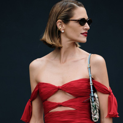 Valentine’s mode on: 5 ιδέες για outfits που εντυπωσιάζουν χωρίς να φαίνεται ότι προσπάθησες