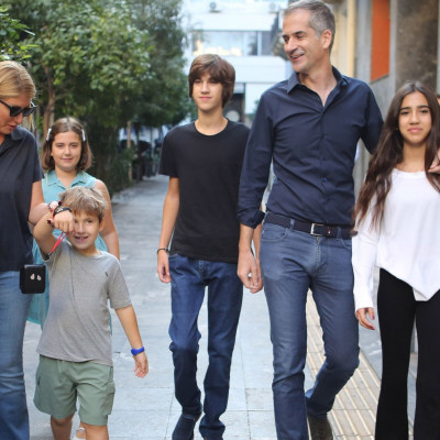 Η 17χρονη κόρη του Κώστα Μπακογιάννη, Δανάη - Θεοδώρα, είναι ταλέντο στο στίβο - Το πανελλήνιο ρεκόρ