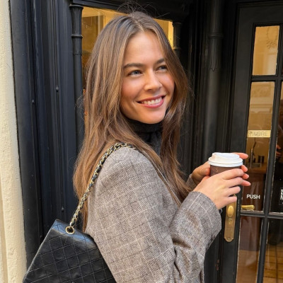 Skin-Tone Hair: Αυτό είναι το νέο χρώμα μαλλιών που έχει την «ίδια απόχρωση» με την επιδερμίδα