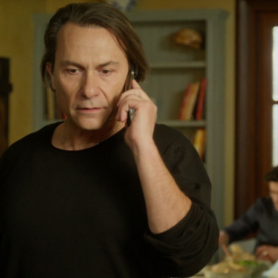 Ο Δημήτρης Αλεξανδρής παλεύει για τη ζωή του στο Να μ' αγαπάς: Ο πυροβολισμός και ο ένοχος