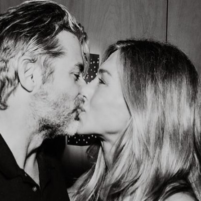 Η Jennifer Aniston γιόρτασε τα 57α γενέθλιά της με ένα φιλί από τον Jim Curtis