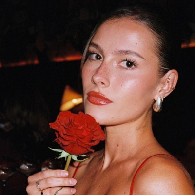 10 κόκκινα κραγιόν που αποπνέουν αυτοπεποίθηση ιδανικά για την πιο ρομαντική ημέρα του χρόνου