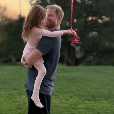 Η Meghan Markle μας δείχνει για πρώτη φορά το πρόσωπο της κόρης της Lily αλλά πού είναι ο Archie;