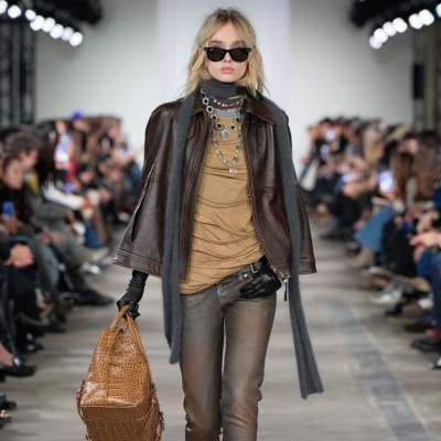 To runway που έφερε «Gossip Girl» energy στην Εβδομάδα Μόδας της Νέας Υόρκης