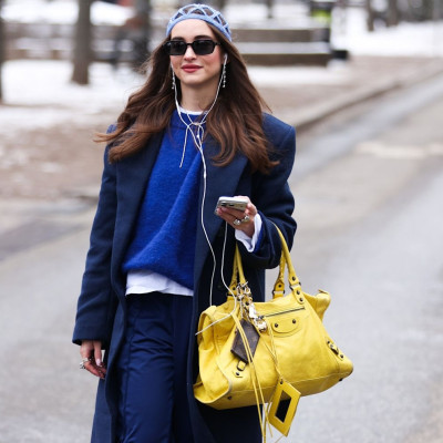 Οι «It» bags των 2000s ξαναγράφουν το μέλλον της μόδας με τα «It» girls του 2026