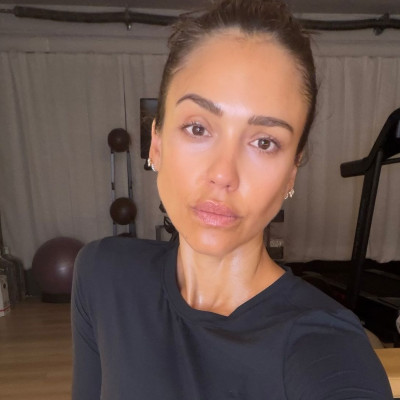 4 beauty secrets που ακολουθεί η Jessica Alba και αξίζει να υιοθετήσεις κι εσύ