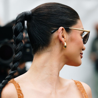 4 stylish χτενίσματα για να απογειώσεις τα outfits σου σήμερα