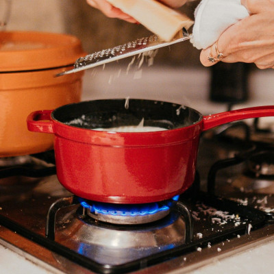 Πώς να καθαρίσεις σωστά τις σχάρες της κουζίνας