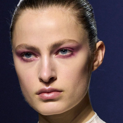 Βουργουνδί σκιά: Πώς θα αναβαθμίσεις το κλασικό smokey eye look