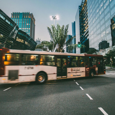 Λεωφορεία μόνο για γυναίκες στη Νότια Κορέα: Η «ροζ» ασπίδα που μαρτυρά ένα κοινωνικό αδιέξοδο
