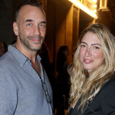 Μουζουράκης - Κόζαρη: Η σπάνια εμφάνιση του ζευγαριού έδειξε αυτό που ήδη ξέραμε για τη σχέση τους