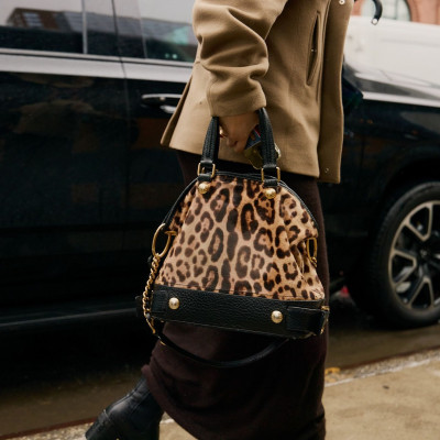 Animal details: Τα λεοπάρ αξεσουάρ που αξίζει να επενδύσεις για το στυλ σου